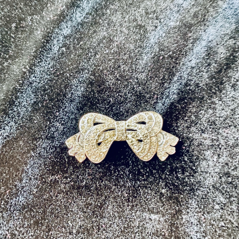 Vintage costume bow pin